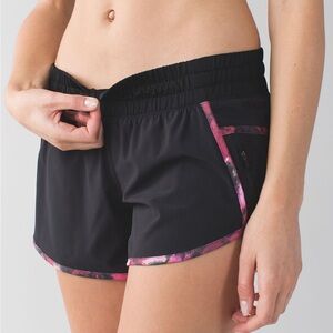 Lululemon 4” Tracker Short III Sz 6 Black Poppy Petals Berry Rumble Multi 1007